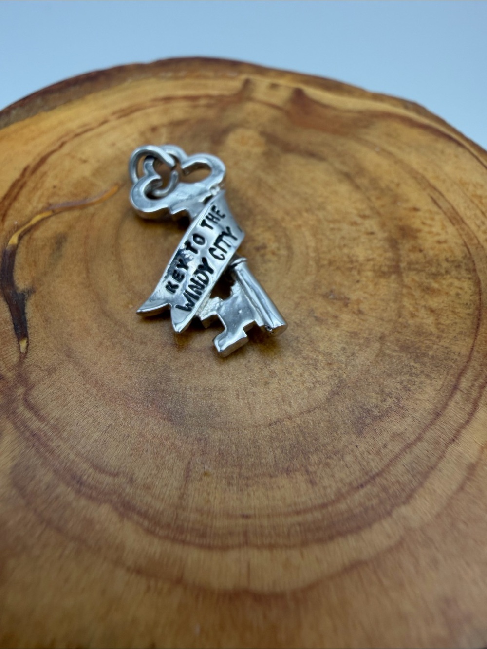 Key to the Windy City Sterling Silver Charm Pendant- 2.55g